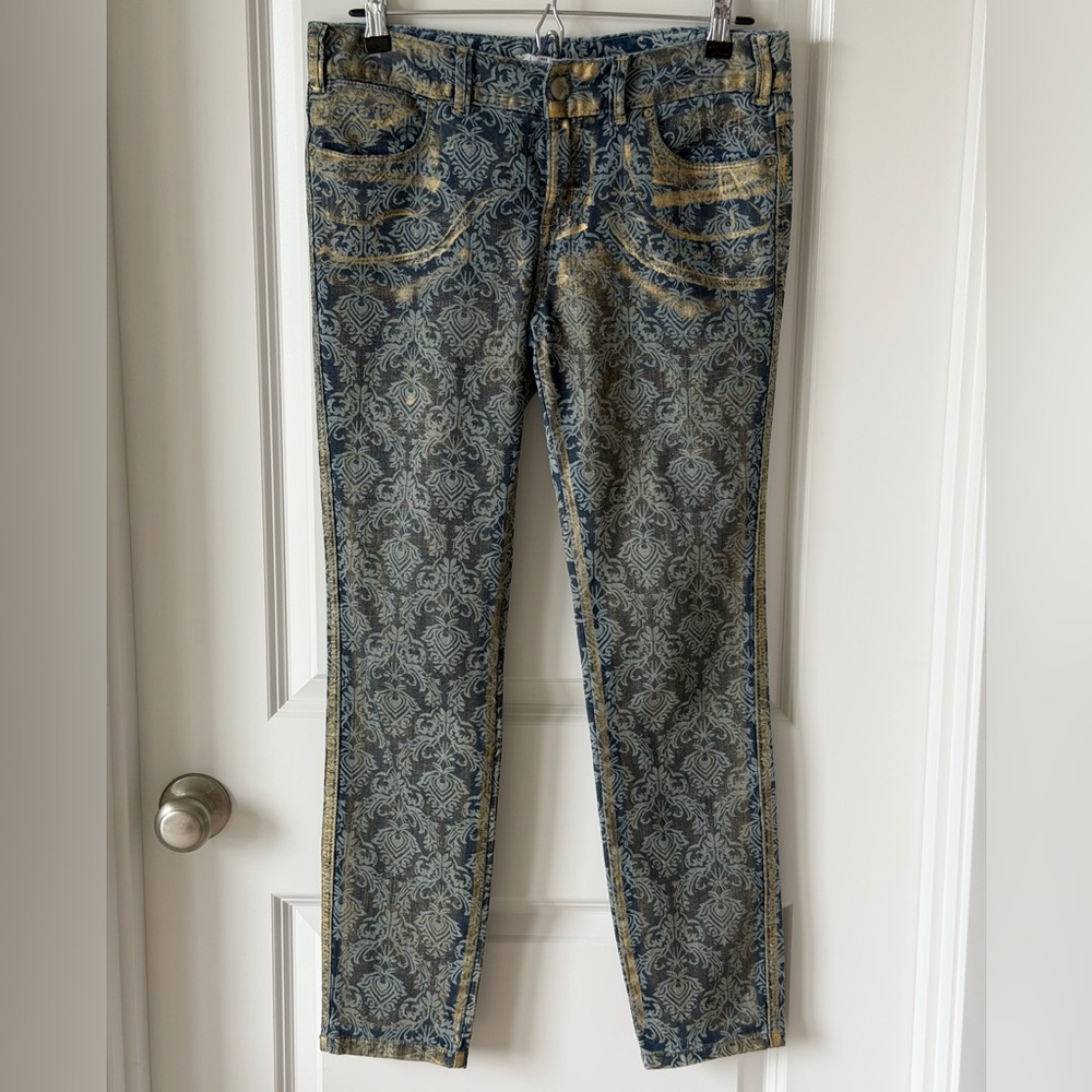 Free People Chic Blue and Gold Foil Patterned Mid-Rise Sleek Skinny Jeans-28